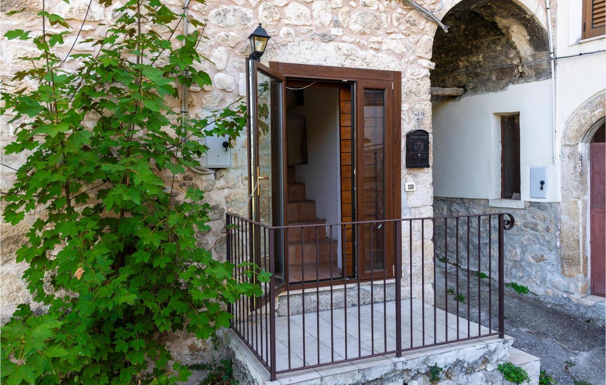 4 Bedroom Lovely Apartment In Caramanico Terme Exterior photo