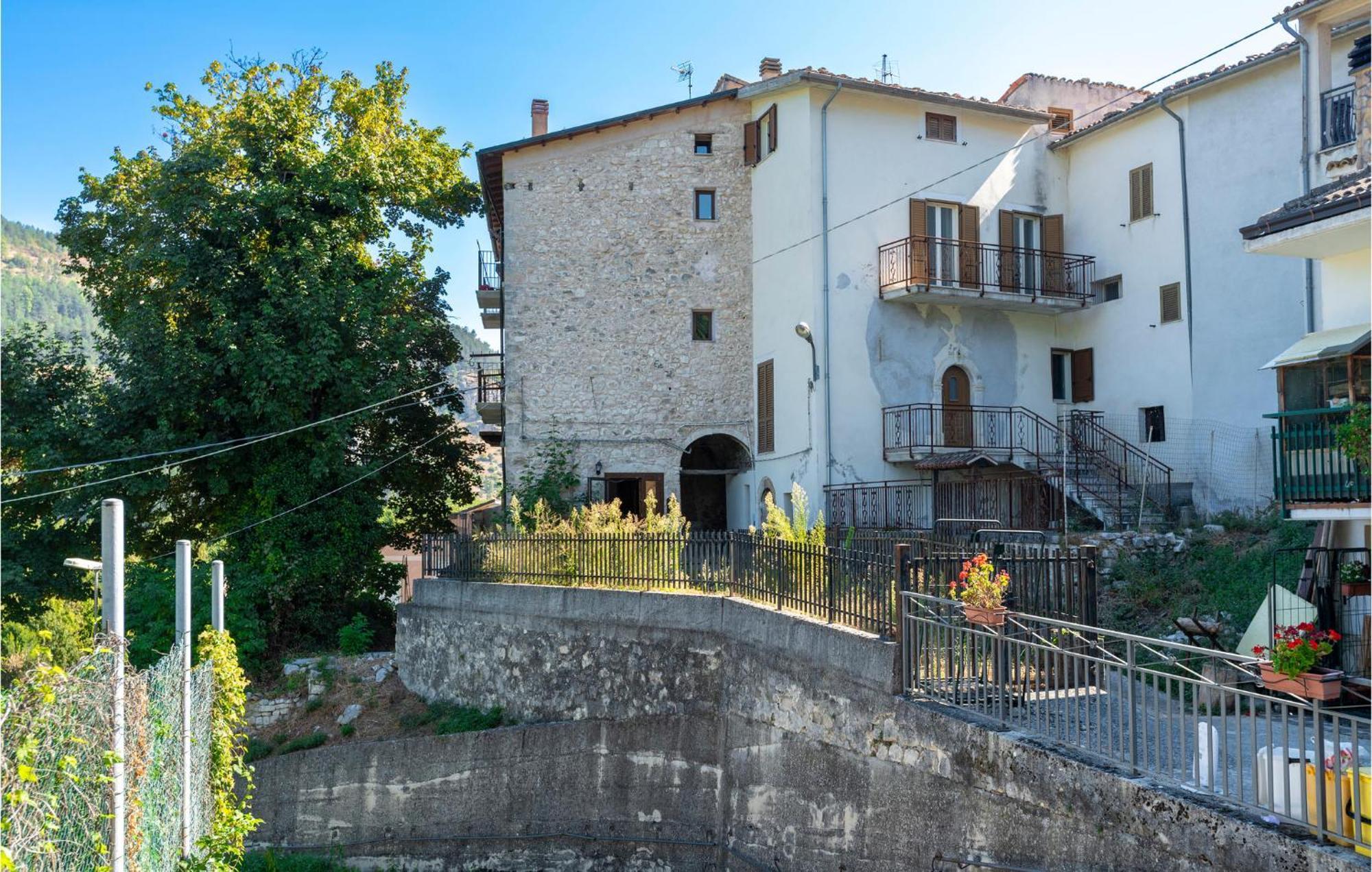 4 Bedroom Lovely Apartment In Caramanico Terme Exterior photo