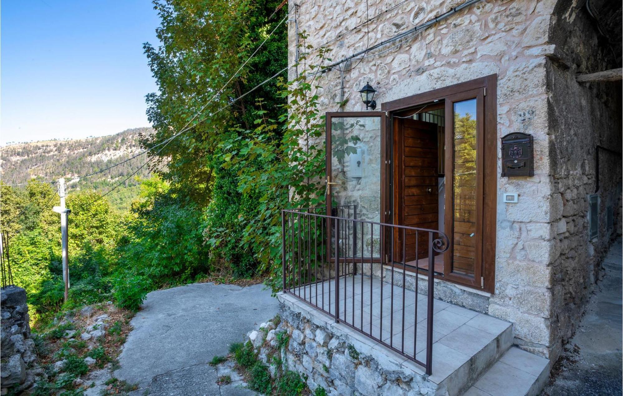 4 Bedroom Lovely Apartment In Caramanico Terme Exterior photo